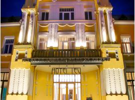 Hotel Lev, hotel em Levice