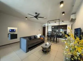 Seaview 3pax Studio with 1 Car Park at The Landmark
