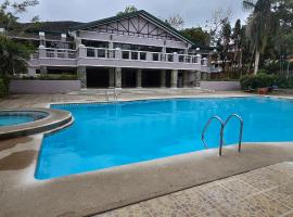 Tagaytay में, होटल 2 to 8 Staycation Tagaytay Albizia, free parking, cooking, pet friendly, wifi, netflix, nearby La Mariposa