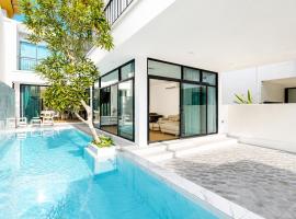 NEWLY BUILT! Villa Mali Private Pool in Rawai, hotel en Ban Nong Chaeng