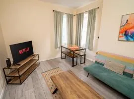 5BR in Swansea - Sleeps 10 with WIFI & Parking