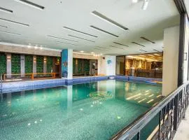 Dolphin Continental Hotel