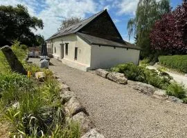Gîte Madeleine, 4 bedroom country cottage with pool, sleeps 10