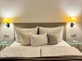 Plaza Rooms & Studios