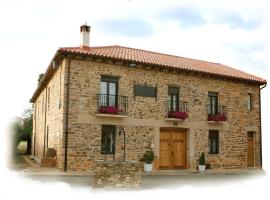 Hotel Rural El Habanero, country house in Destriana