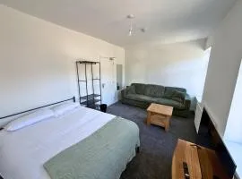 6 Bedroom House for up to 10 People