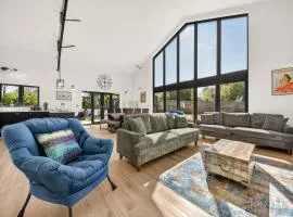 Luxury Norfolk Barn for 12 with Hot Tub , Games Room & EV Car Port