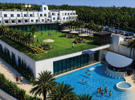Moon Resort & SPA, ξενοδοχείο σε Ισέρνια