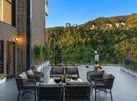 ELIVAAS Panchvati Veloraa Pet-Friendly 6-BHK Apartment with Panoramic Views & Outdoor Seating