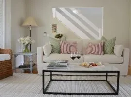 Mawson House Southern Highlands Views Calm Stylish