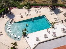 Near HotelBeaches 1st Floor Gold Coast Condo