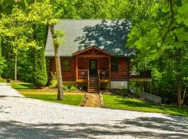 Secluded Cabin That Sleeps 12 with Loft Bunkhouse and Game Room including 86 inch TV