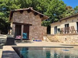 Maison indépendante de 26m2 avec Jardin, Climatisation et accès piscine l'été