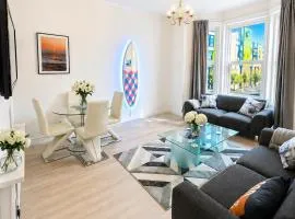 The City Surf Apartment - By Coastline Retreats - FREE PARKING INCLUDED - Sleeps 5 - City Centre