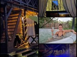 Drewniany domek z opcją prywatnego jakuzzi