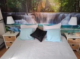 chambre atypique entre mer et collines
