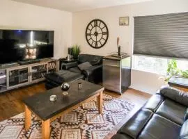 Escondido Urban Stay - Stylish 2BR Apartment