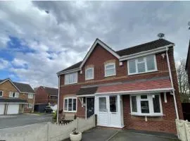 3 bedroom house with conservatory, Garden and parking