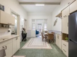 yaffo73-2BD-balcony-pirme location-7 guests-86sqm