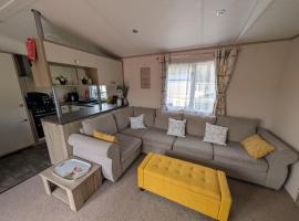 Poppy Bee Holiday Let at Sand Le Mer Holiday Park、Tunstallのホテル
