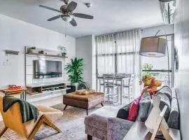 Airy Modern 2br Condo Rooftop Pool