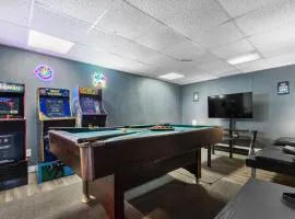 3 Bedroom Game House with Pool Table and Arcades