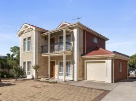 Family-Friendly 4-Bed Home with Parking