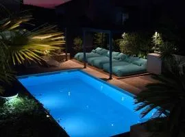 A Z U R E pool H O U S E