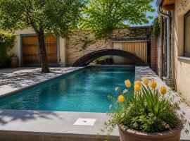 Casa rural con piscina cubierta en Segovia - Viento de Ladera, hotell i Segovia