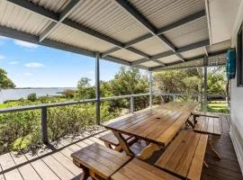 Spikes Place - Waterfront Serenity for Groups