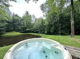 Valley View-250- Min to Mt Snow and Haystack. Hot tub, Sauna, Pond