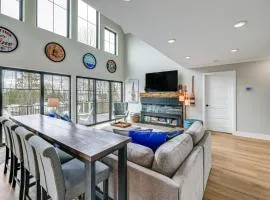 Hot Tub & Fire Pit: Suttons Bay Home Near Wineries