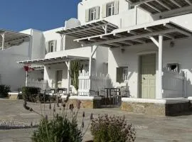 Yakinthos Suites