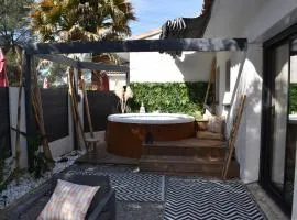 Céven' Ô Calme Gîte T2 avec jacuzzi privé, piscine et jardin