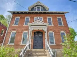 < 1 Mi to Downtown: Historic Dubuque Gem!