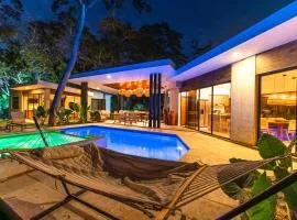 Golden Sands Luxury Villa in Los Cobanos