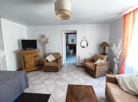 Maison Berrichonne, 6 pers, hotel a Écueillé