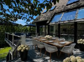 Mountain Vista Luxury Retreat!, hotel i Pound Ridge