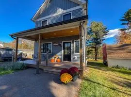 Smore Memories: A cozy 5-bedroom lake cabin in Deep Creek Lake with hot tub.