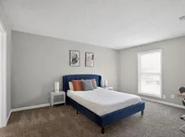 Stylish 2BR, 15BA apartment, great flow