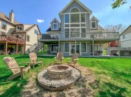 Amazing Central Location Lakefront Hot tubdock