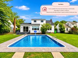 4 Bedroom Pool and Hot Tub Home Near Cleveland, hotel a Euclid
