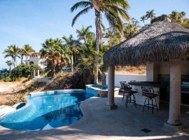 Luxury 5BD with Stunning Ocean View - Casa Jalisco, hotel u gradu 'El Bedito'