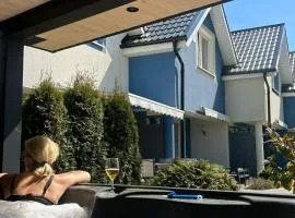 Domki Kapitańskie Lubiatowo z sauną i balią z jacuzzi