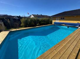 Pool & Nordic Sauna Retreat - Studio Apartment Porsgrunn, hotel sa Porsgrunn
