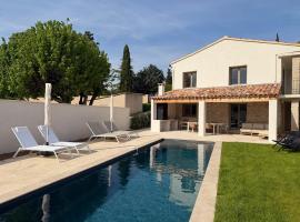 Villa Quatre Coeurs voor 10p met zwembad airco Mont Ventoux, Hotel in Malaucène