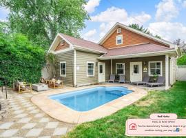 The Paper Plane Pool - Sauna - Poker Room - Sleeps 8, hotel em Dayton