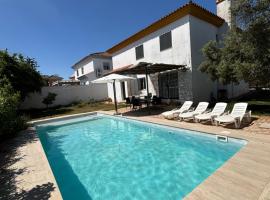 Gran Chalet a 13 min de Sevilla, hotel i Gelves