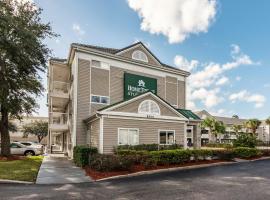 HomeTowne Studios by Red Roof Orlando South, Hotel in Orlando