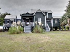 1111 Middle Street by AvantStay, Hotel in Sullivans Island